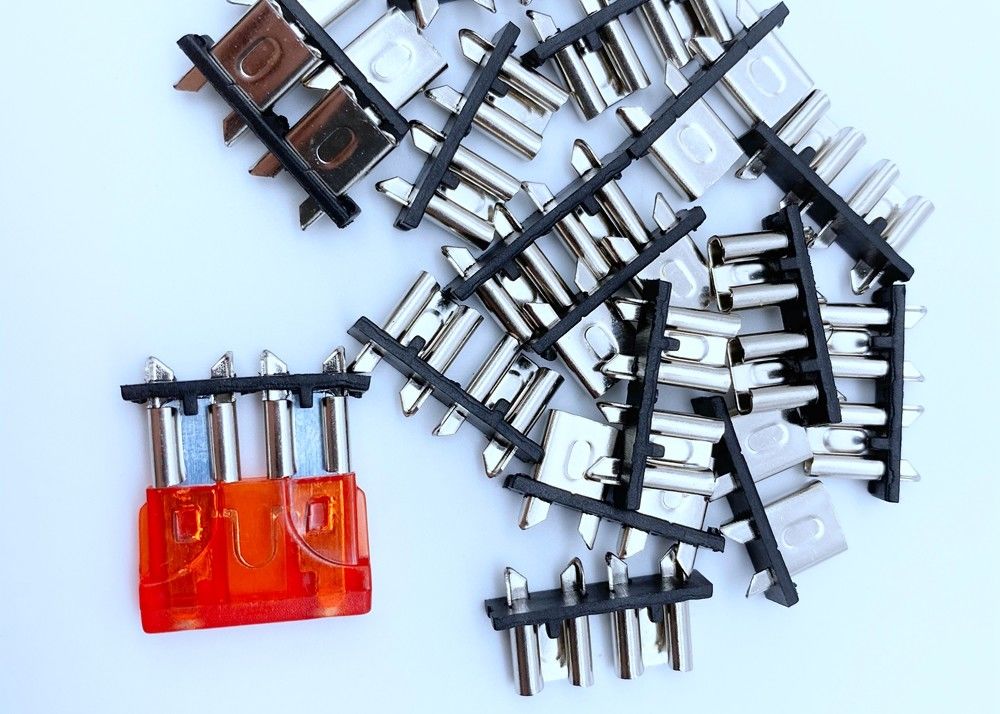 Middle Size Balde Cartridge Fuse Holder 32V 40A For Car PCB Soldering